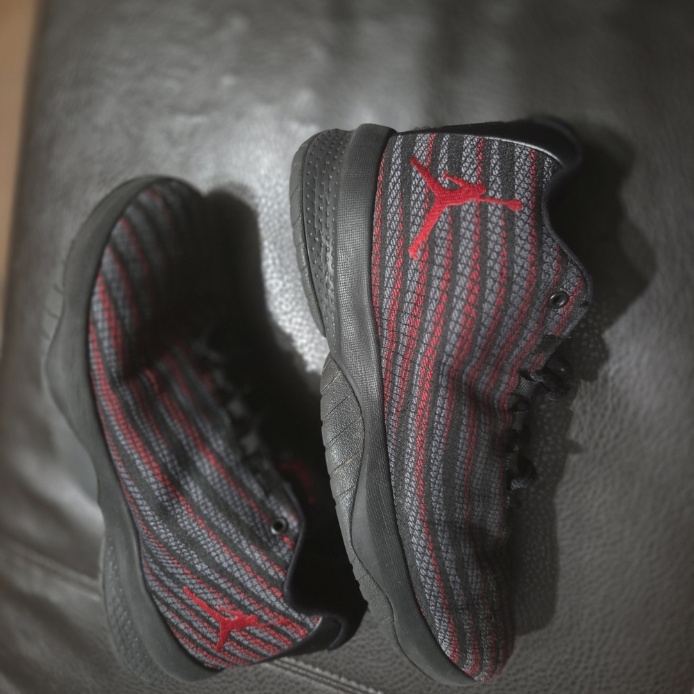 Nike Kids Sneakers - Black and Red Stripes - Picture 3 of 11